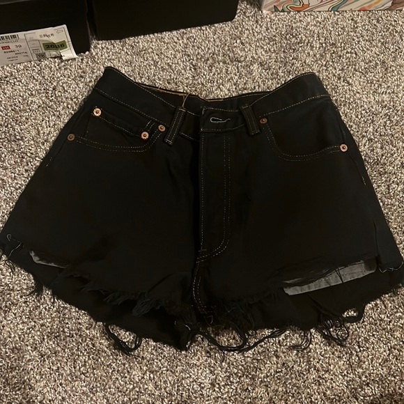 Levi’s vintage black shorts, fits like a size 25 - Picture 1 of 2